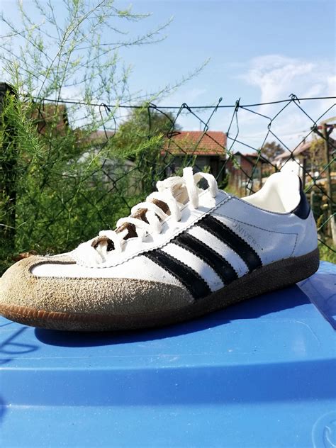 adidas universal retro.